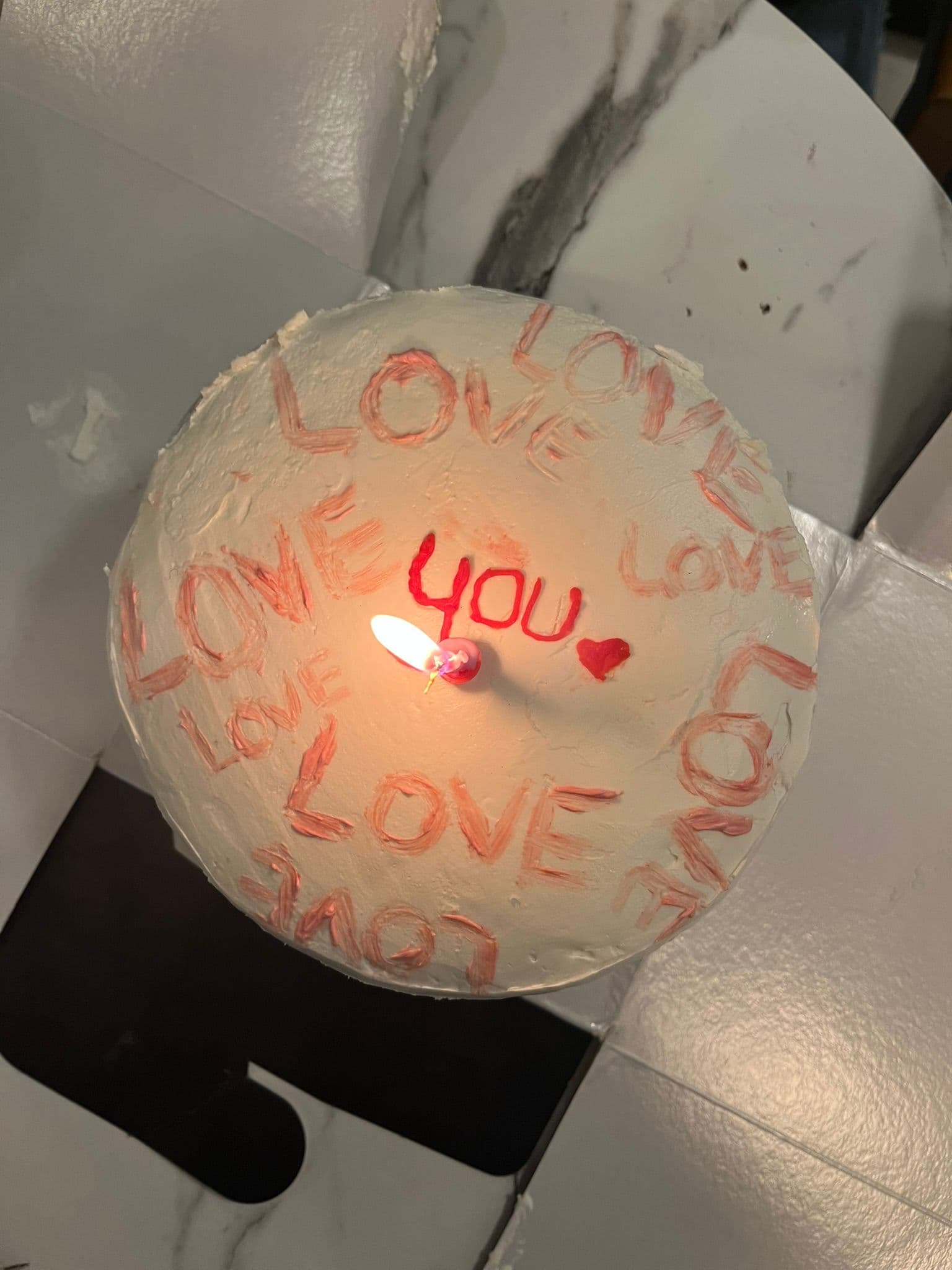 Love Yazılı Nişan Pastası